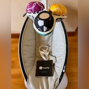 4moms mamaRoo4 Classic Multi-Motion Baby Swing - Gray Classic.